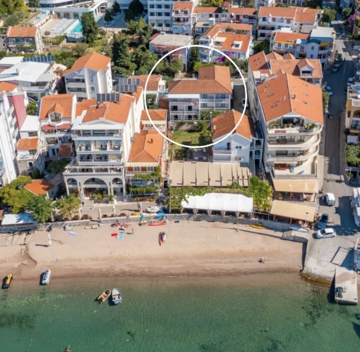 Bonaca from above — a minute or two from the beach